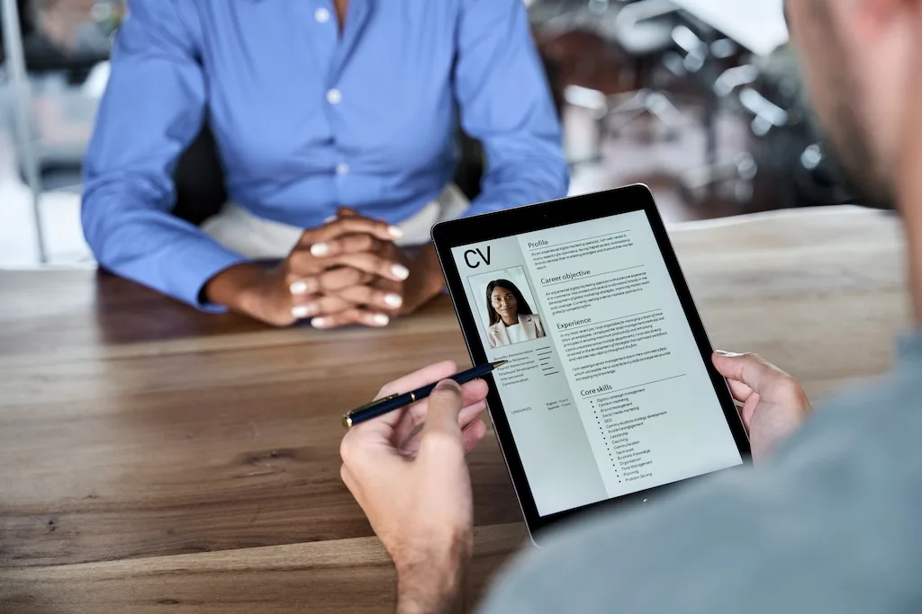 Titelbild von So nutzen Sie QR-Codes bei der Jobsuche: Lebenslauf, LinkedIn, Portfolio und Vorstellungsgespräche